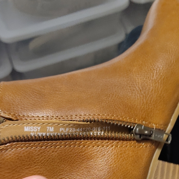 Wonderly Tan Ankle Booties - Picture 3 of 5